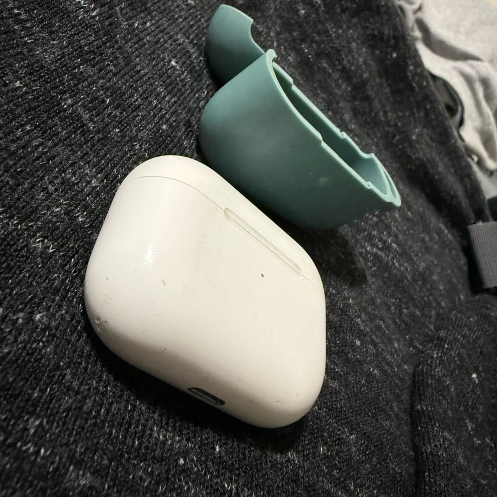 Apple White Wireless Charger with Green Case